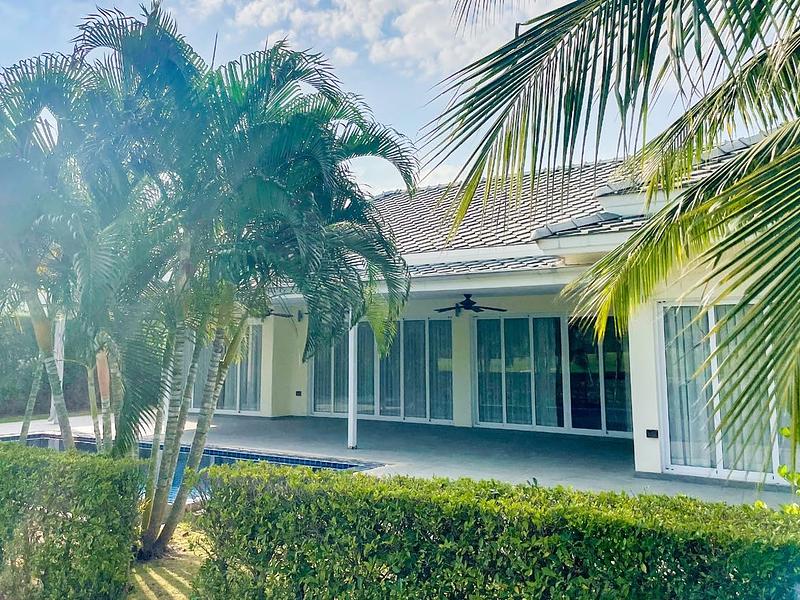 West Course Villa W8, 3-Bed Pool Villa on the 1st Green