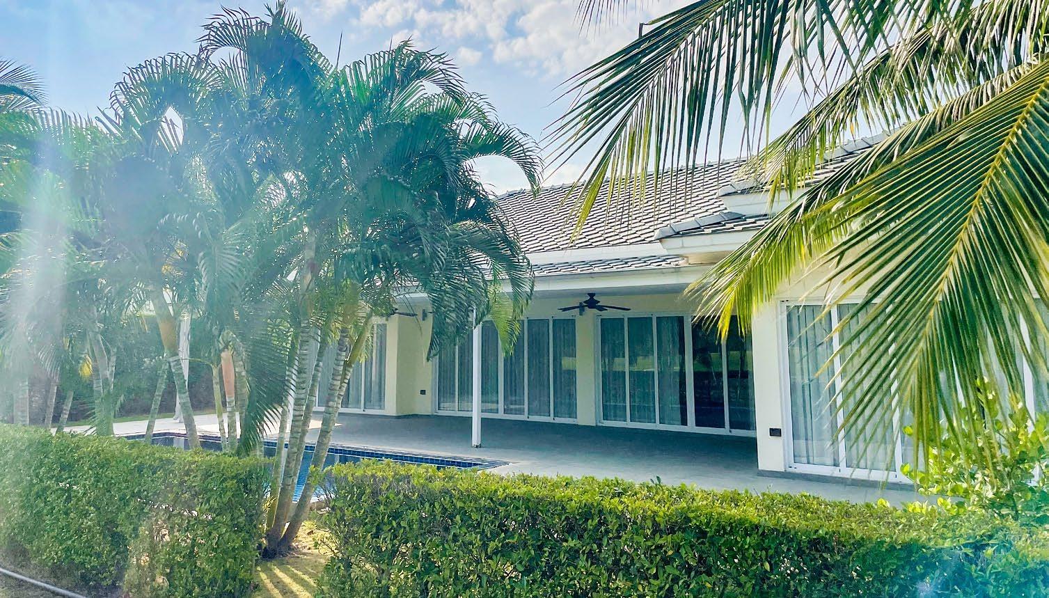 West Course Villa W8, 3-Bed Pool Villa on the 1st Green